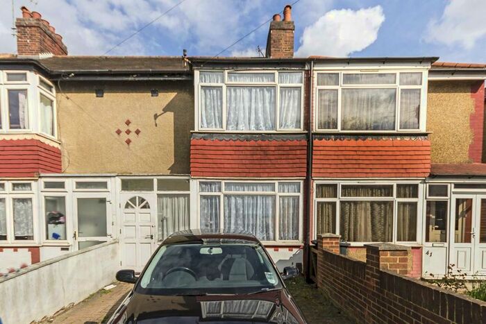 2 Bedroom Property To Rent In Federal Road, Perivale, Greenford, UB6