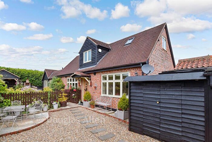 3 Bedroom Detached House For Sale In Home Farm, Fiddlers Hamlet, Essex, CM16