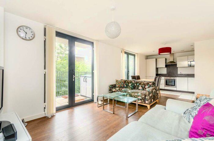 2 Bedroom Flat To Rent In Albatross Way, Canada Water, London, SE16