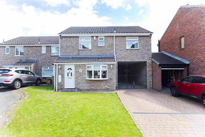 4 Bedroom Semi-Detached House For Sale In Mildenhall Close, Hartlepool, TS25
