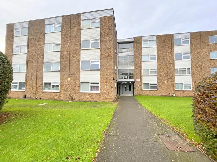 Studio To Rent In Handcross Road, Luton, LU2