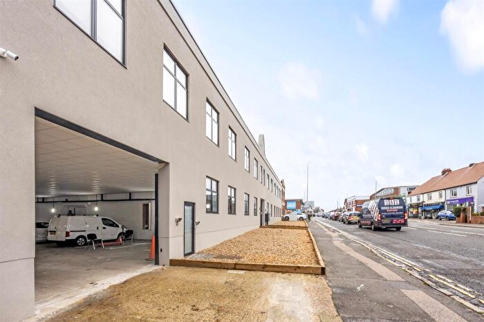 2 Bedroom Flat To Rent In Old Shoreham Road, Hove, BN3