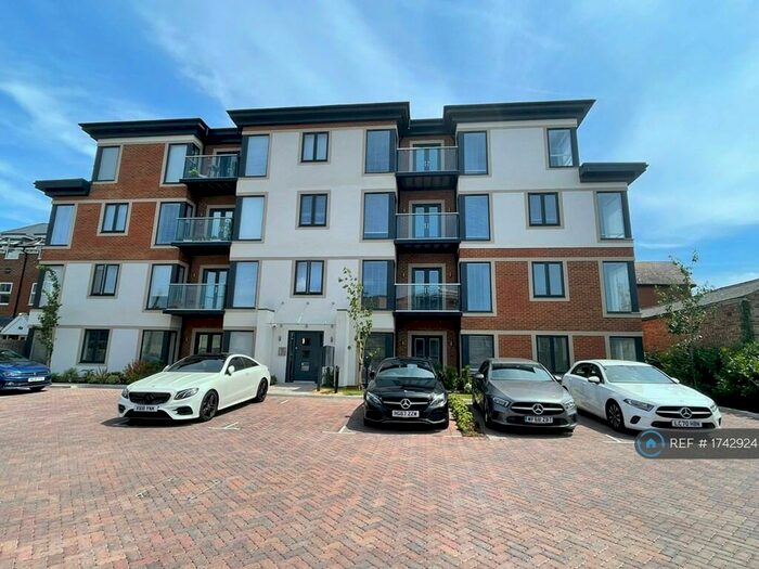 1 Bedroom Flat To Rent In Springfield Lane, Weybridge, KT13