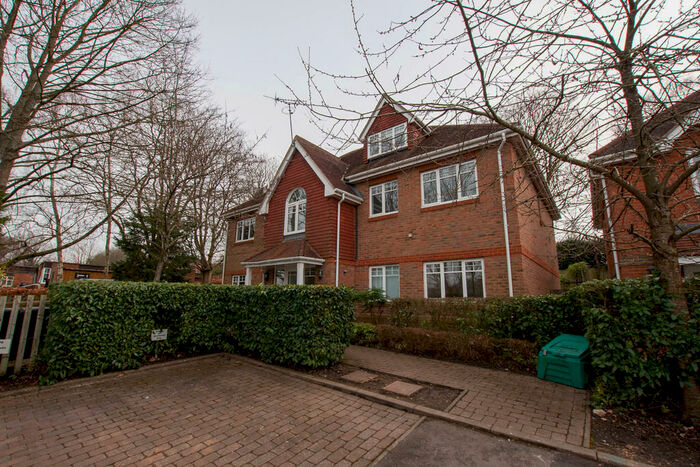 2 Bedroom Ground Flat To Rent In Hobbs End, Henley-on-Thames, RG9