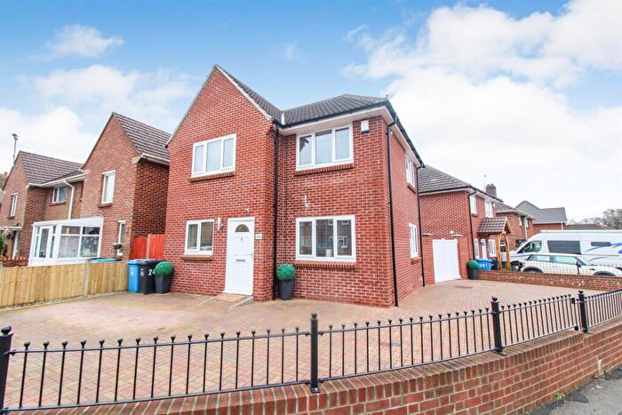 3 Bedroom Detached House For Sale In Cavan Crescent, Poole, BH17