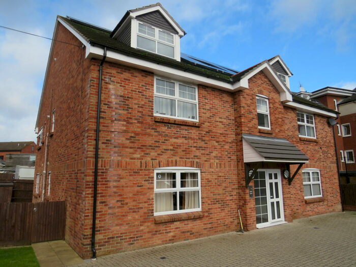 2 Bedroom Apartment To Rent In Botley Road, Park Gate, SO31