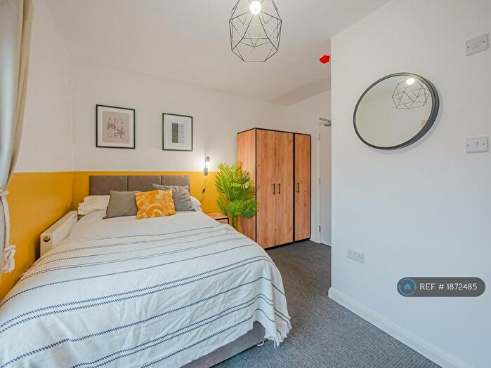 6 Bedroom Terraced House To Rent In Colwyn Road, Northampton, NN1