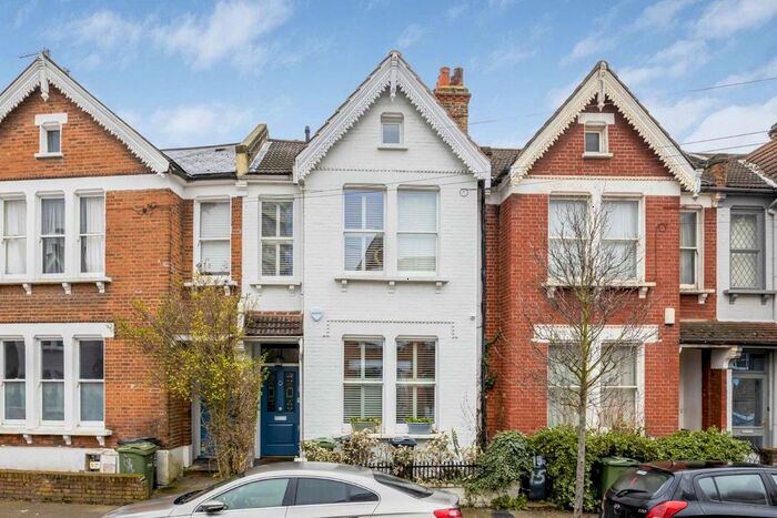 4 Bedroom Property To Rent In Stirling Road, London, SW9