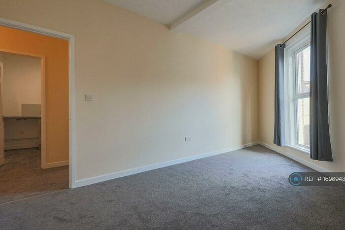 2 Bedroom Flat To Rent In Haviland Road, Bournemouth, BH7