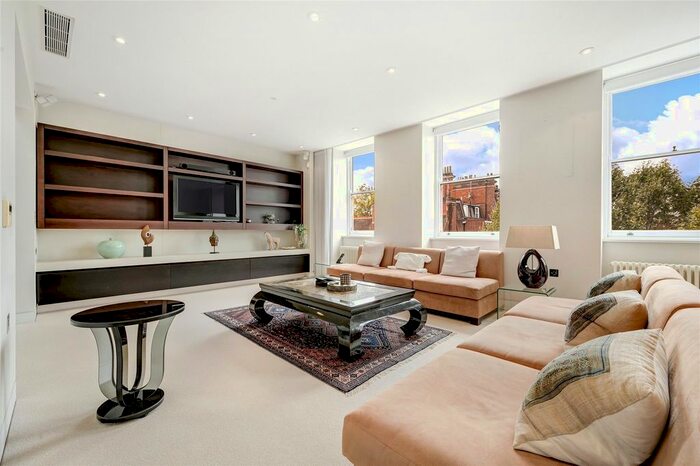 2 Bedroom Maisonette To Rent In Cadogan Square, Knightsbridge, SW1X