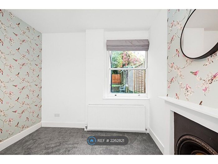 1 Bedroom Flat To Rent In Gipsy Road, London, SE27