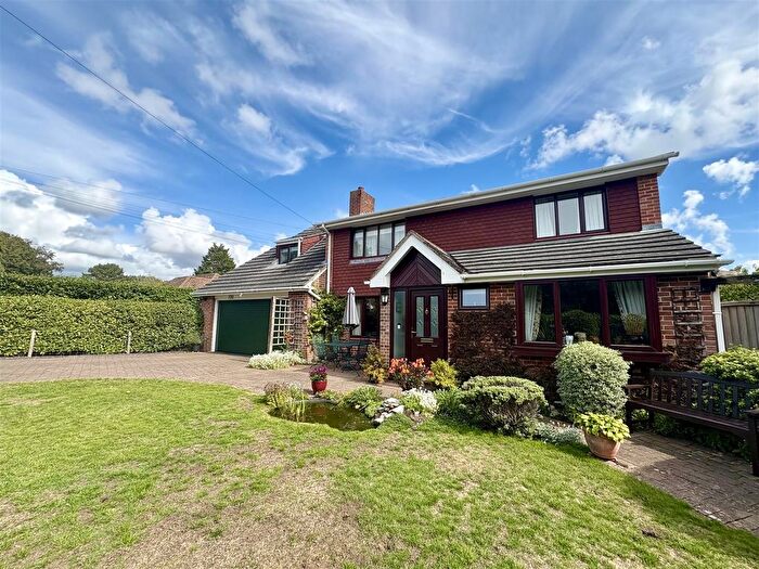 5 Bedroom Detached House For Sale In Fleet End Road, Warsash, SO31
