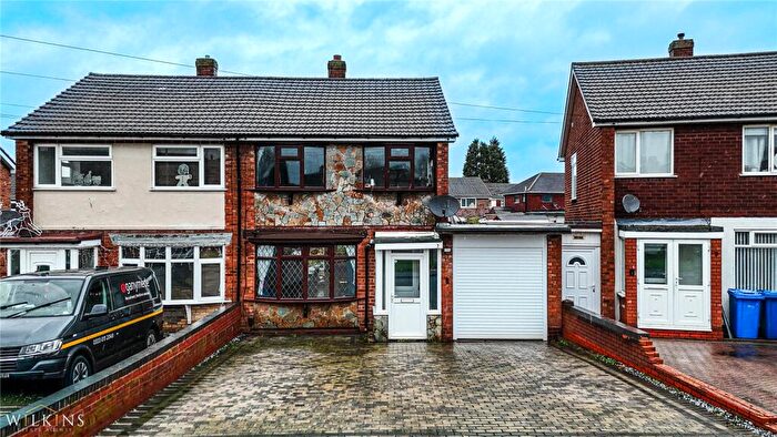 3 Bedroom Semi Detached House For Sale In Grayston Avenue, Glascote, Tamworth, Staffordshire, B77