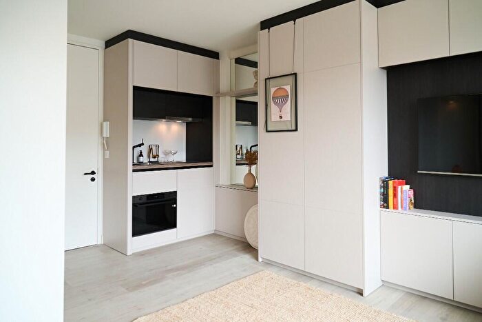 Studio To Rent In Greenhill Way, Harrow, Middlesex, HA1