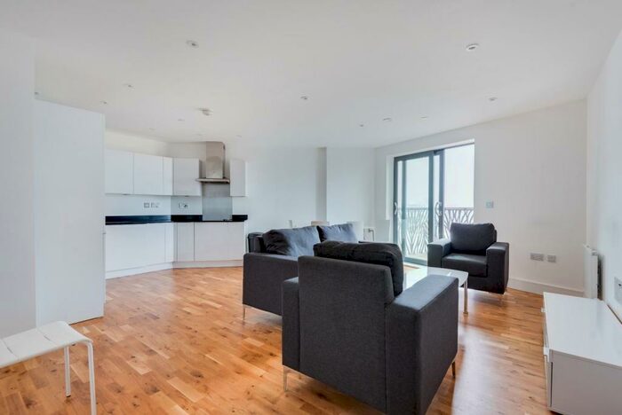 3 Bedroom Apartment To Rent In Leven Road, London, E14