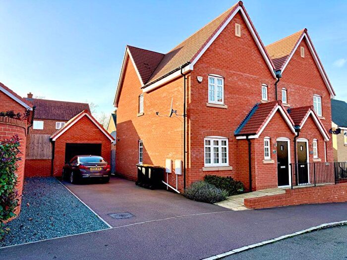3 Bedroom Semi Detached House For Sale In Fylingdales Avenue, Shortstown, MK42