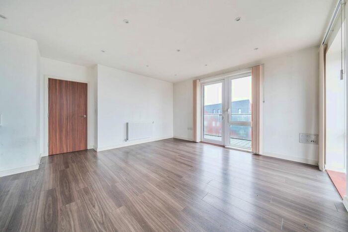 2 Bedroom Flat To Rent In Hayling Way, Edgware, HA8