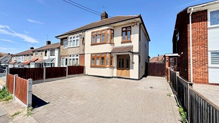 3 Bedroom Property To Rent In Frederick Road, Rainham, RM13