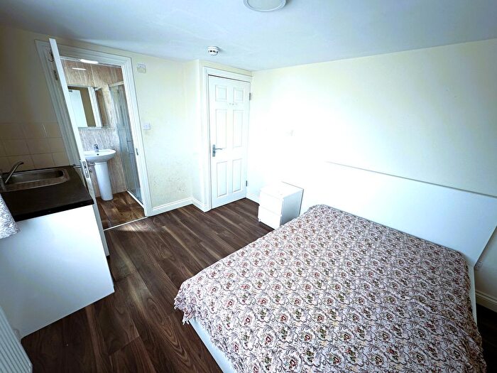 Studio To Rent In Staines Road, Ilford, IG1