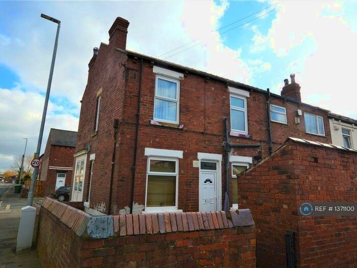 2 Bedroom Flat To Rent In Barley Hill Road, Garforth, Leeds, LS25