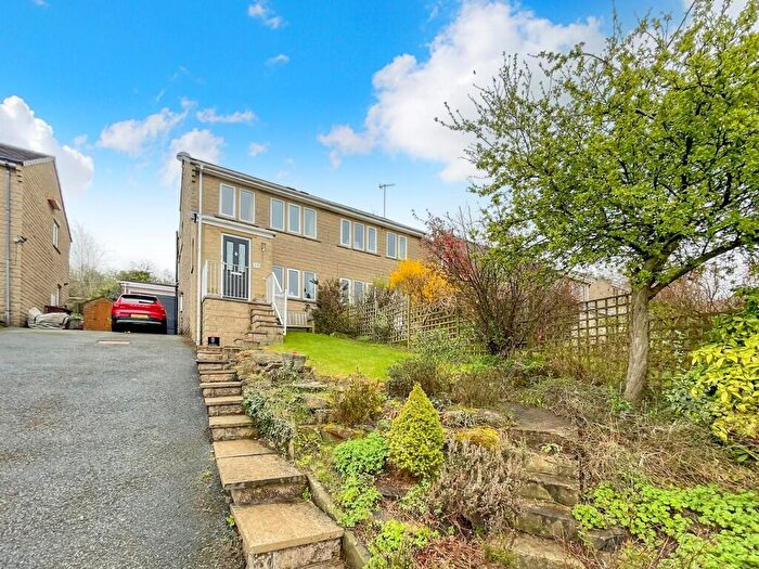 3 Bedroom Semi Detached House For Sale In Ingdale Drive, Holmfirth, West Yorkshire, HD9