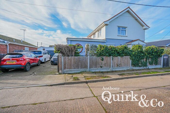 3 Bedroom Detached House For Sale In Westcliff Gardens, Canvey Island, SS8