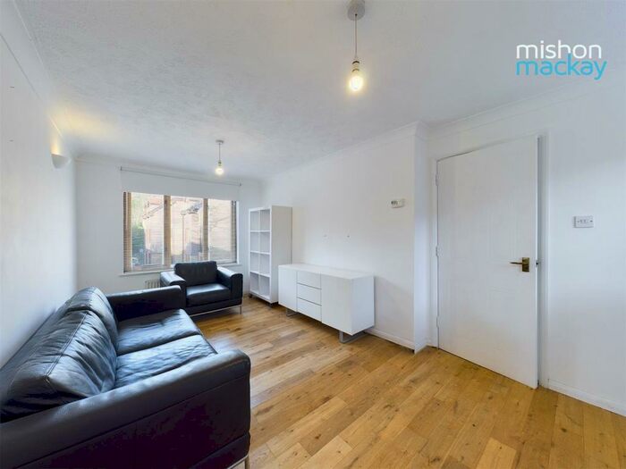 3 Bedroom Town House To Rent In Middle Road, Brighton, BN1