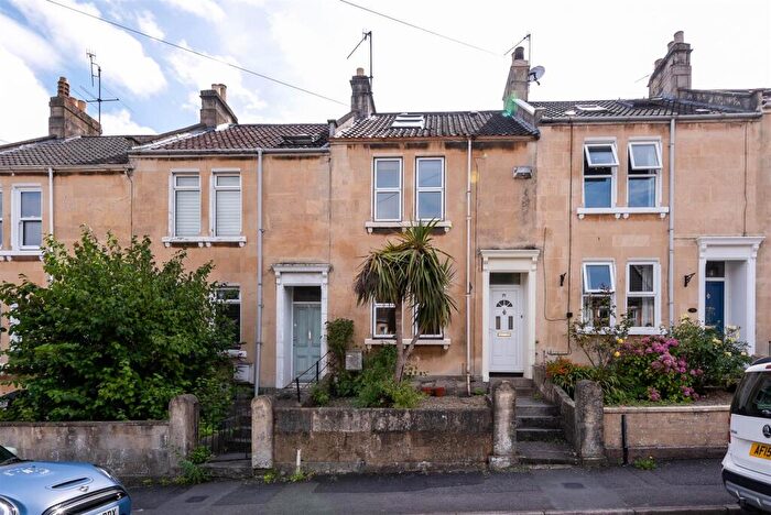4 Bedroom Terraced House To Rent In West Avenue, Bath, BA2