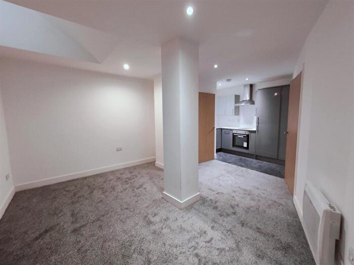 2 Bedroom Flat To Rent In Vicar Lane, Bradford, BD1