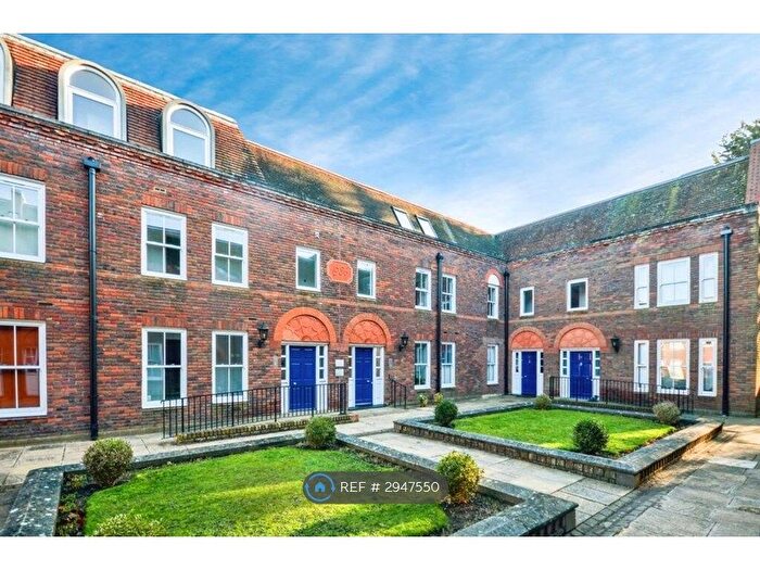1 Bedroom Flat To Rent In Oxford Road, Aylesbury, HP19