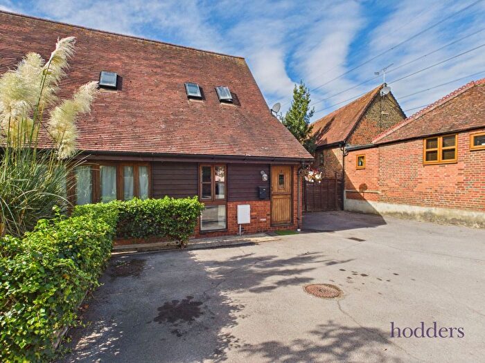 3 Bedroom Semi Detached House For Sale In Hatch Farm Mews, Addlestone, Surrey, KT15