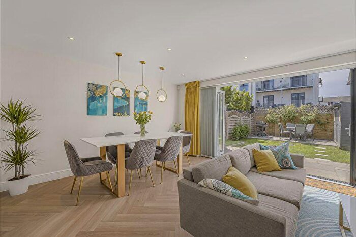 4 Bedroom End Of Terrace House For Sale In Stanley Road, Sidcup, DA14