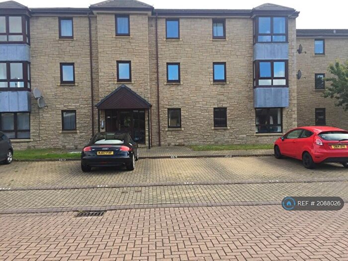 3 Bedroom Flat To Rent In North Meggetland, Edinburgh, EH14