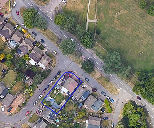 4 Bedroom Detached House For Sale In Tippendell Lane, St. Albans, AL2