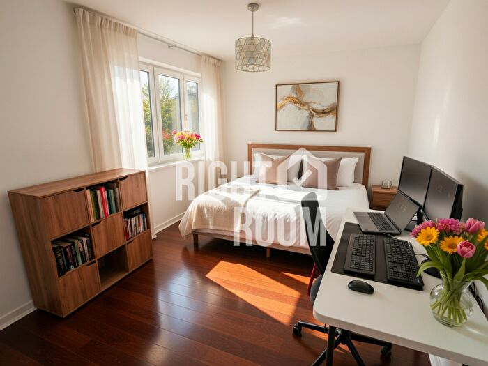 3 Bedroom Semi Detached House To Rent In Three Bedroom House, Meriland Court, MK2