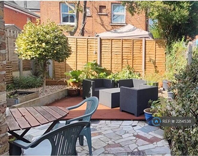 2 Bedroom Flat To Rent In Howard Road, London, NW2