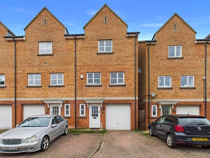 4 Bedroom End Of Terrace House To Rent In Blue Falcon Road, Bristol, BS15