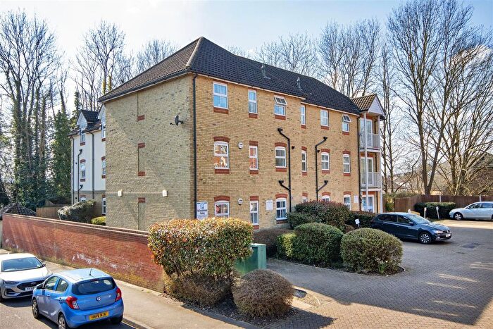 2 Bedroom Flat To Rent In The Sidings, Dunton Green, Sevenoaks, TN13