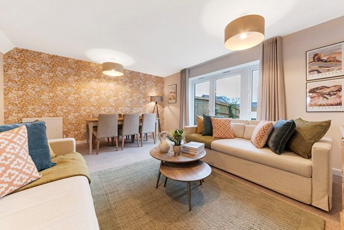 3 Bedroom Semi-Detached House For Sale In Pear Tree Orchard, Sittingbourne, ME10