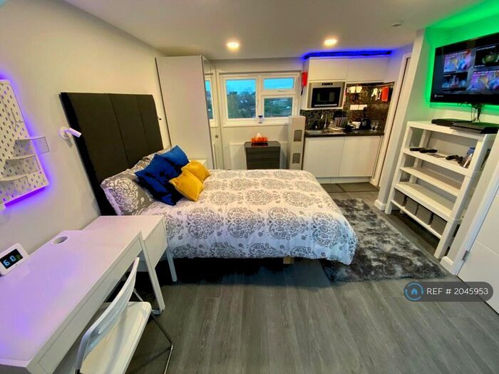 Studio To Rent In St Dunstans Hill, Sutton, SM1