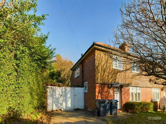 3 Bedroom Semi-Detached House To Rent In Foxearth Road, South Croydon, Surrey, CR2