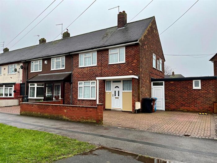 3 Bedroom End Of Terrace House For Sale In Amethyst Road, Hull, HU9