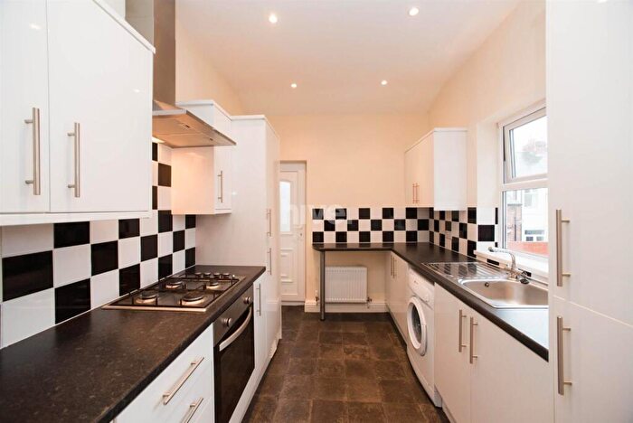 3 Bedroom Flat To Rent In Eighth Avenue, Heaton, Newcastle Upon Tyne, NE6