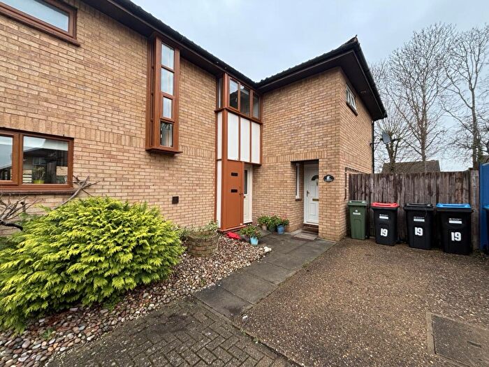 3 Bedroom House To Rent In Kensington Drive, Great Holm, Milton Keynes, MK8