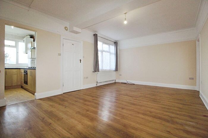 2 Bedroom Flat To Rent In Drayton Waye, Kenton, Harrow, HA3