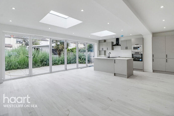 3 Bedroom Semi-Detached Bungalow For Sale In Thornford Gardens, Southend-On-Sea, SS2