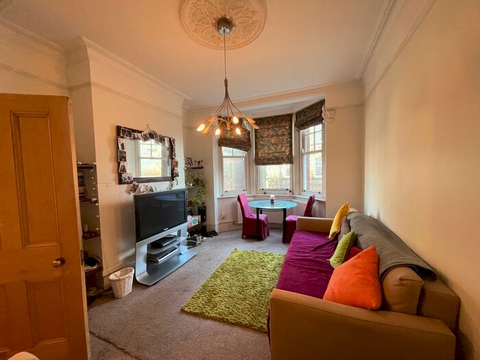 1 Bedroom Flat To Rent In Sutton Lane North, Chiswick, W4