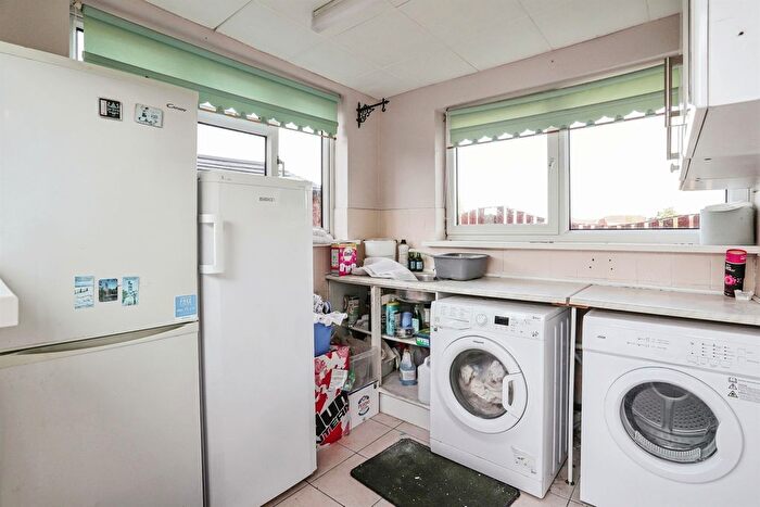2 Bedroom Detached Bungalow For Sale In Rockingham Close, Leeds, LS15