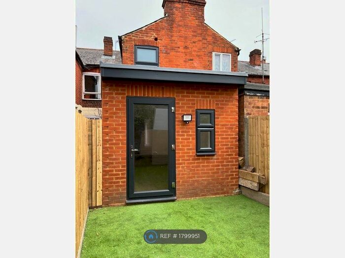 3 Bedroom Terraced House To Rent In St. Johns Hill, Reading, RG1