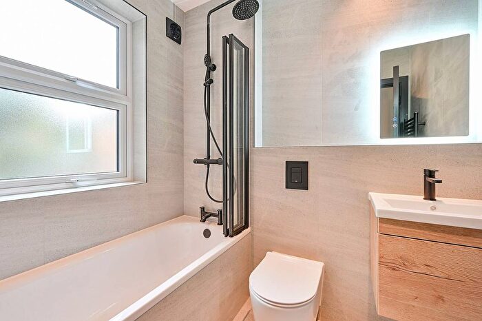 1 Bedroom Flat To Rent In Winchester Street, Acton, London, W3